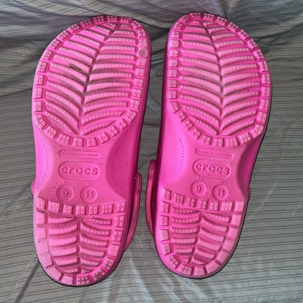 Crocs Unisex Pink Crush Classic Clogs size Men 9 Women’s 11 - Picture 3 of 10